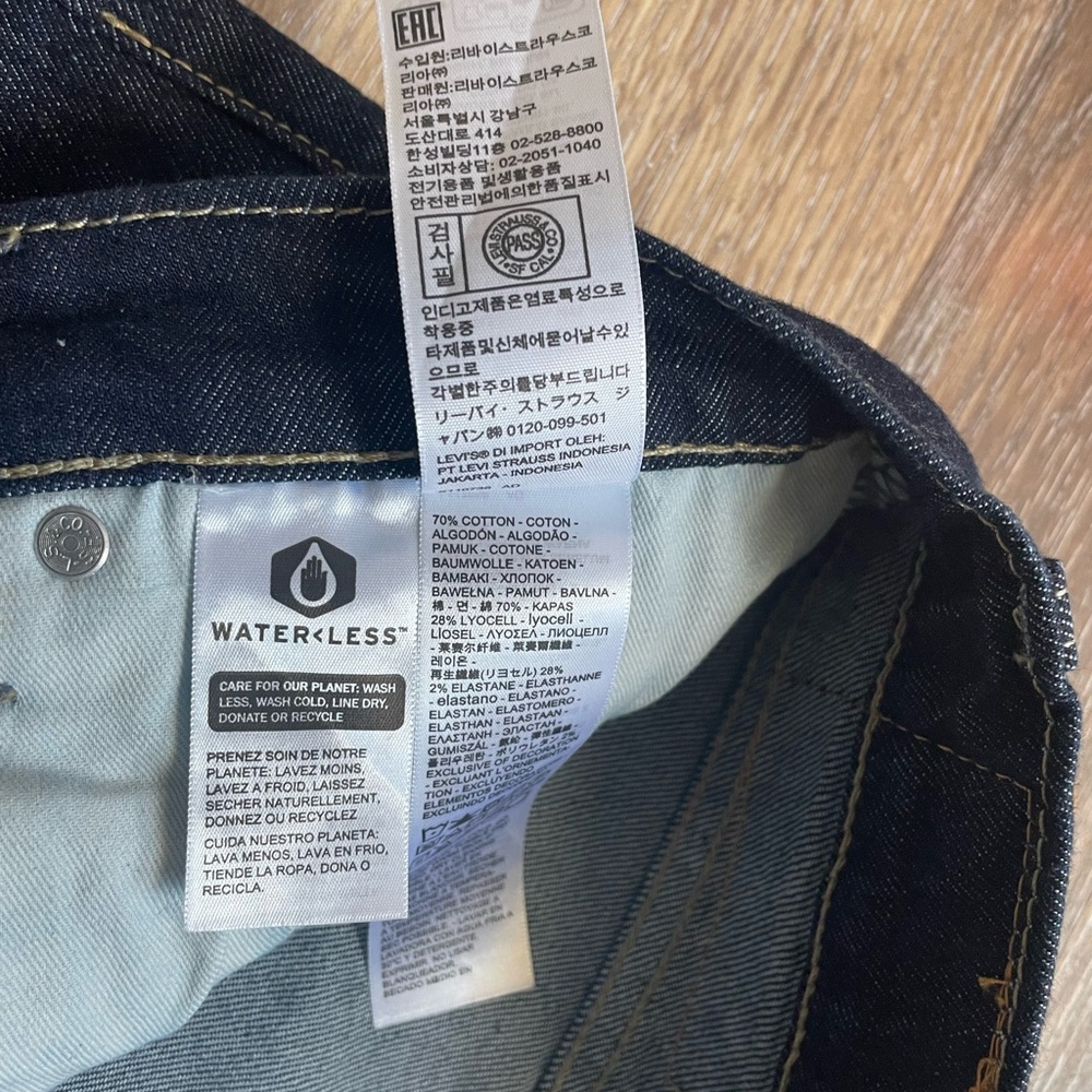 LEVIS jean shorts 32 NWT - Picture 2 of 7